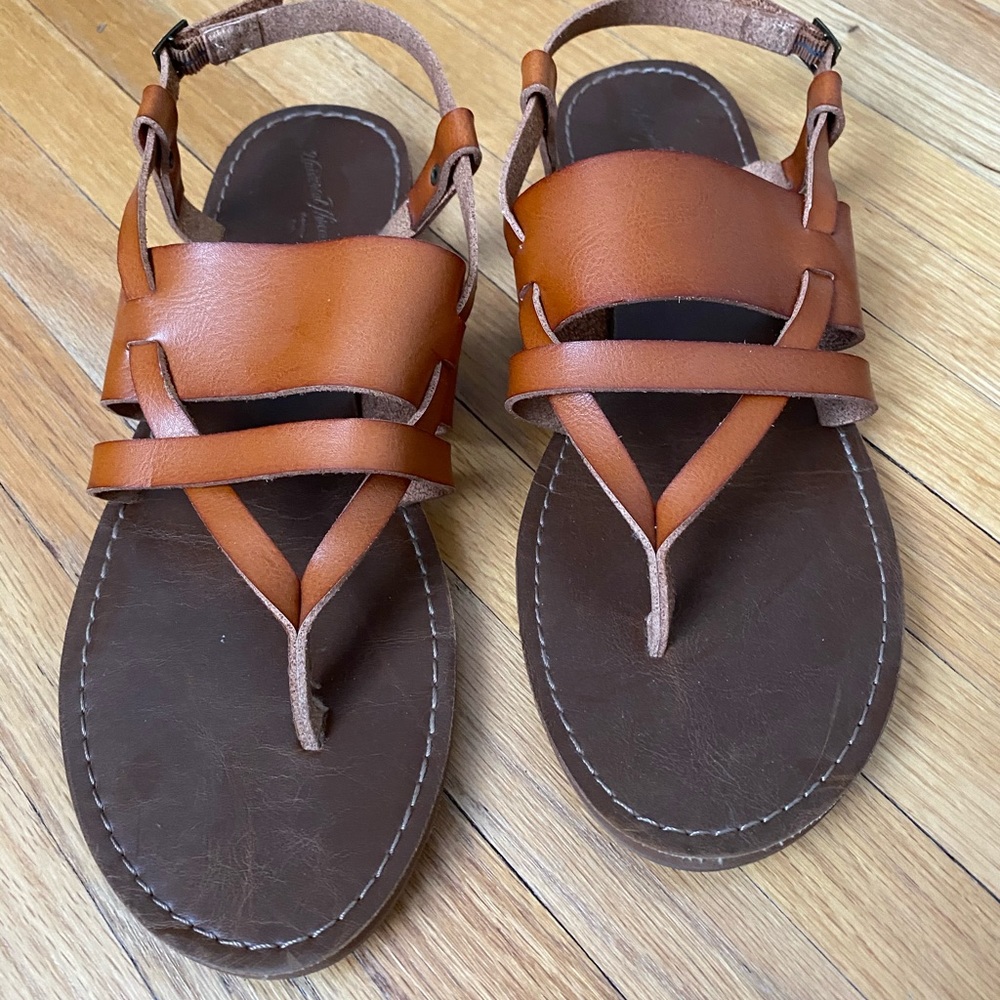 Universal Thread Sandals